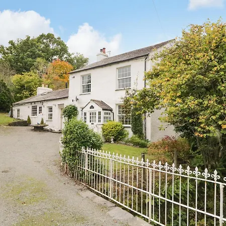 Half Island Lodge *