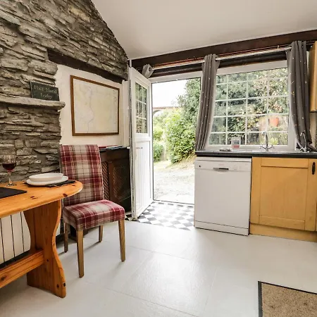 Half Island Lodge *